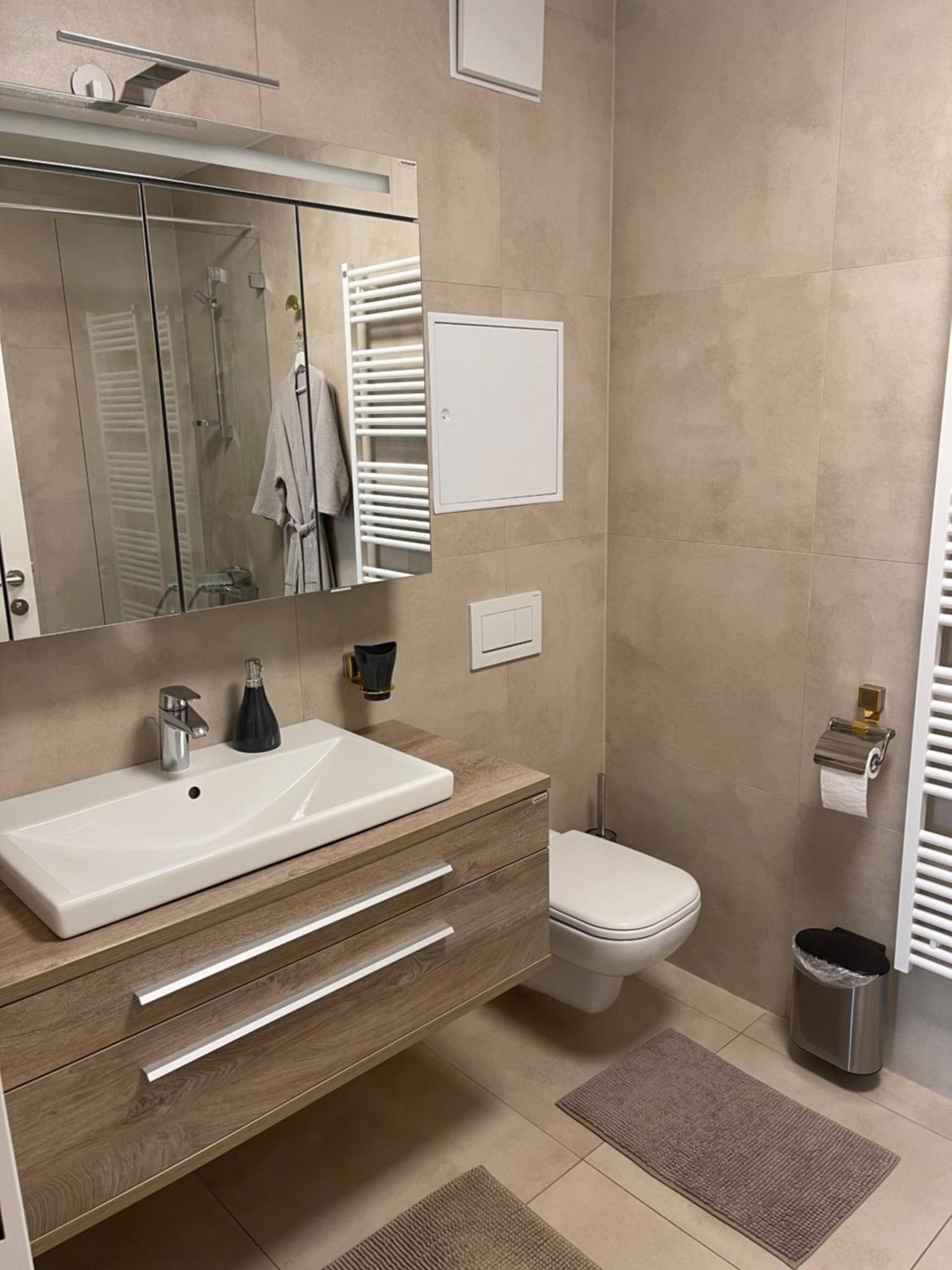 Amazing Austria Center Apartment Near Uno City Wien Ngoại thất bức ảnh